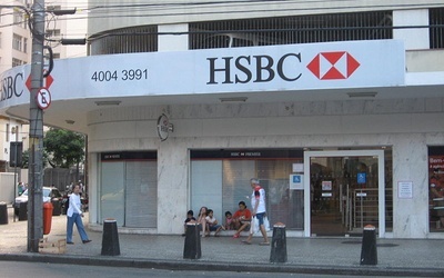 Znany bank pomagał oszustom