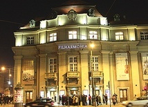 Koncert jubileuszowy odbył się w tym samym budynku, w którym filharmonicy krakowscy grali w lutym 1945 r.