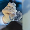 W Polsce nie ma prawa regulującego stosowanie metody in vitro. A mimo to w 2015 r.  i pierwszej połowie 2016 r.  rząd wyda na refundację  tej procedury 131 mln zł 