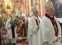  Po Eucharystii razem z jubilatem wszyscy arcybiskupi i biskupi modlili się w kaplicy Matki Bożej Pokornej