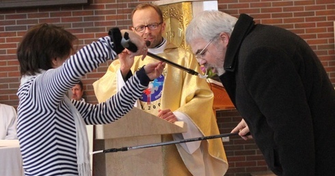 W czasie homilii na świętowaniu SECiM ks. Jacek Pędziwiatr zaprosił uczestników Eucharystii do eksperymentu o służbie we wspólnocie