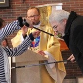 W czasie homilii na świętowaniu SECiM ks. Jacek Pędziwiatr zaprosił uczestników Eucharystii do eksperymentu o służbie we wspólnocie