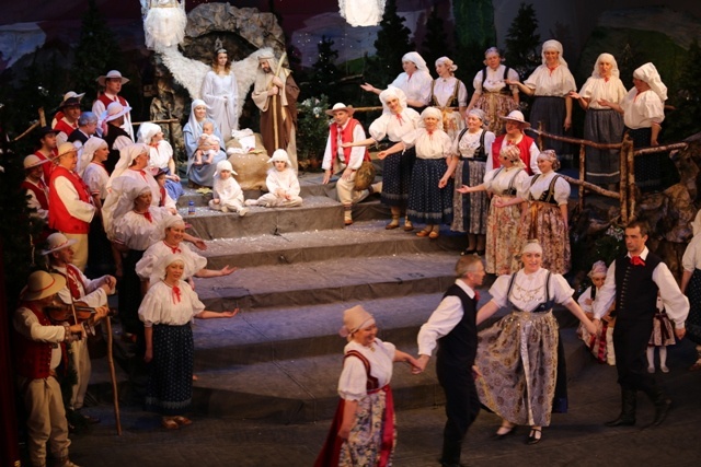 Zespół Teatralny Parafii św. Elżbiety na scenie