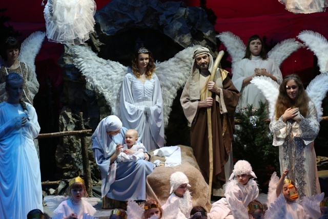 Zespół Teatralny Parafii św. Elżbiety na scenie