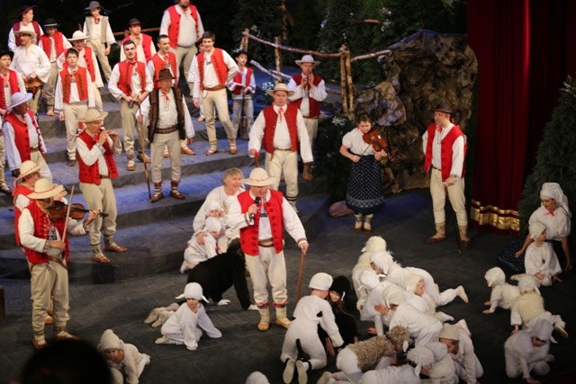 Zespół Teatralny Parafii św. Elżbiety na scenie