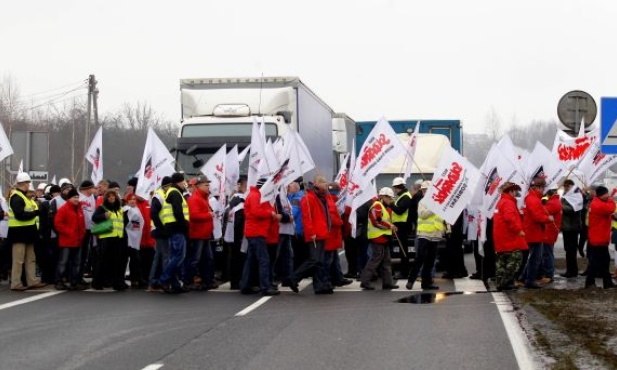 Związkowcy zablokowali dwie ważne trasy