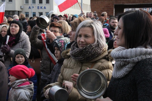 Protest kobiet przed siedzibą JSW