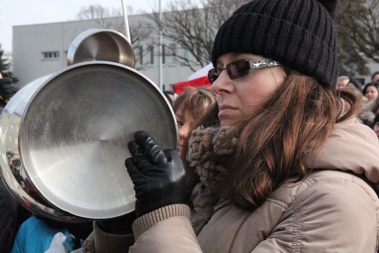 Protest kobiet przed siedzibą JSW