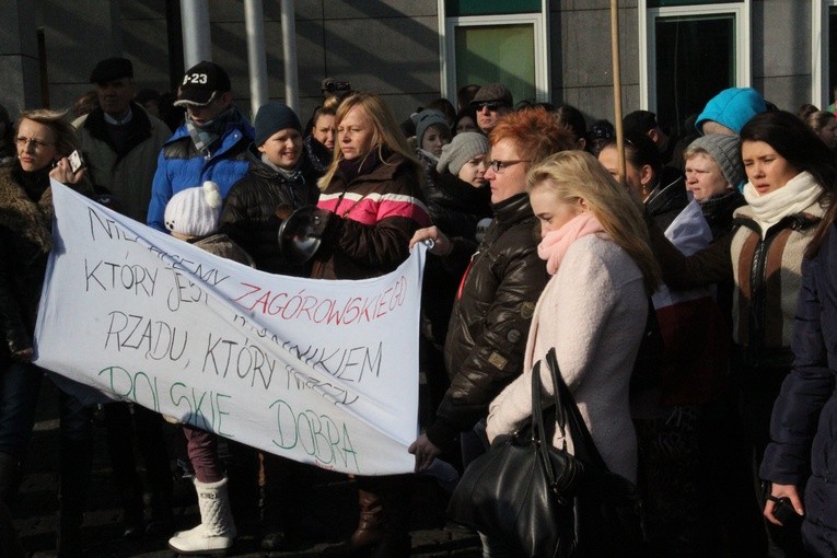 Protest kobiet przed siedzibą JSW