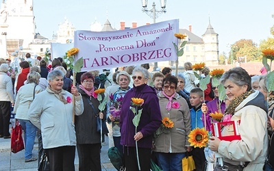  Każdego roku członkinie tarnobrzeskiego klubu uczestniczą w pielgrzymce amazonek na Jasną Górę