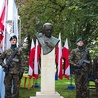 W parku Jordana 14 września  2014 roku odsłonięto pomnik o. Władysława Gurgacza – kapelana antykomunistycznej organizacji Polska Podziemna Armia Niepodległościowa, działającej na terenie Beskidu Sądeckiego