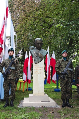 W parku Jordana 14 września  2014 roku odsłonięto pomnik o. Władysława Gurgacza – kapelana antykomunistycznej organizacji Polska Podziemna Armia Niepodległościowa, działającej na terenie Beskidu Sądeckiego