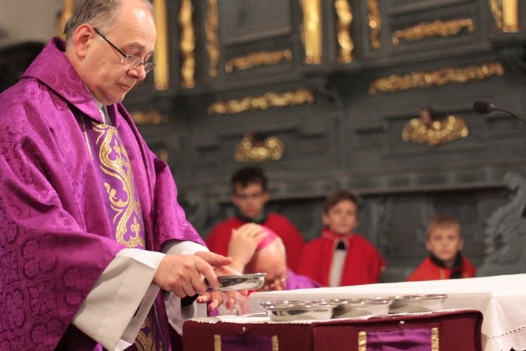 Środa Popielcowa w katedrze łowickiej