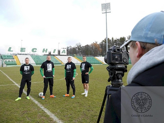Piłkarze Lechii promują dzień żołnierzy wyklętych