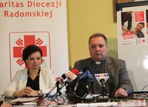 - Dziękujemy za 1 proc. dla Caritas Diecezji Radomskiej przekazane dotychczas. Prosimy o wspieranie naszych dzieł również w roku 2015 - mówił ks. Robert Kowalski