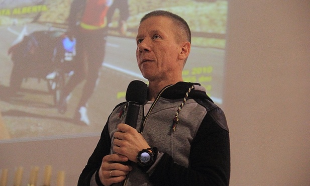 Biegł i odmawiał Różaniec 