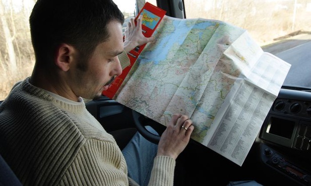 Kierowca poczyta gazetę