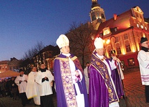 Podczas przemarszu ulicami miasta  wierni śpiewali Litanię do wszystkich świętych