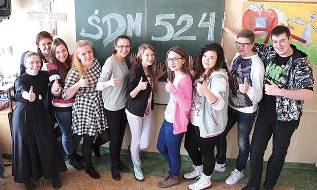  Spotkanie odbyło się 17 lutego. Wtedy było jeszcze 524 dni do rozpoczęcia święta młodych. Aktualny zegar znajduje się na www.projectcountdown.com