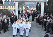 Procesja z obrazem do kościoła