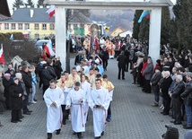 Procesja z obrazem do kościoła