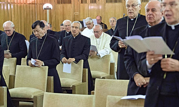  23.02.2015. Ariccia. Włochy. Papież wraz ze współpracownikami z Kurii Rzymskiej odbywa doroczne rekolekcje wielkopostne. Potrwają do 27 lutego, a nauki głosić będzie włoski karmelita o. Bruno Secondin.  Ich tematem ma być duszpasterskie odczytanie historii proroka Eliasza.  