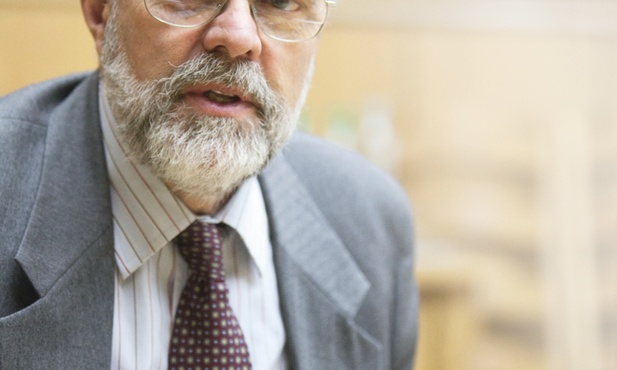 Prof. Paul H. Dembinski jest ekonomistą, wykładowcą uniwersytetów w Szwajcarii, Wielkiej Brytanii i Chile. Jest także dyrektorem Obserwatorium Finansowego w Genewie i dyrektorem Instytutu Badań Ekonomicznych Eco Diagnostic, członkiem rady konsultacyjnej na Wydziale Nauk Ekonomicznych Uniwersytetu Karola w Pradze. W Wydawnictwie M ukazała się właśnie jego książka „Kryzys ekonomiczny i kryzys wartości”.