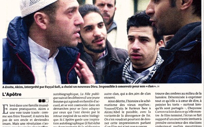 Kadry z filmu „L’Apôtre” pojawiały się na czołówkach największych francuskich dzienników. Na zdjęciu starcie dwóch braci: Akim (z prawej), który porzucił islam dla Chrystusa, i Youssef, który nie może pogodzić się z wyborem brata