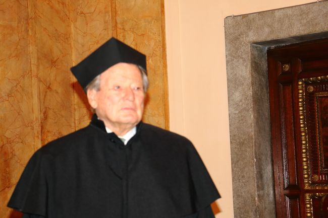 Doktorat honoris causa dla sir Neville'a Marrinera