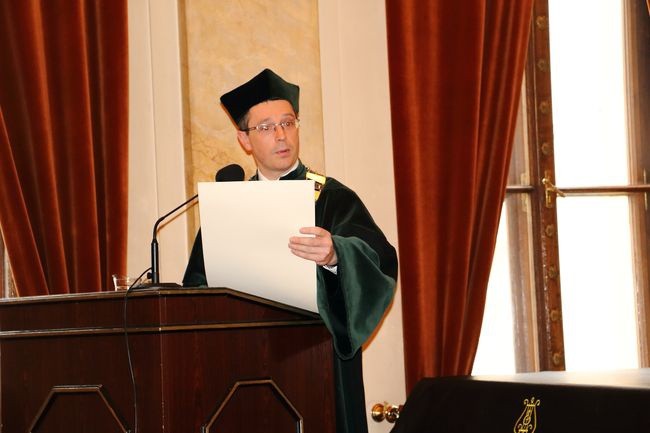 Doktorat honoris causa dla sir Neville'a Marrinera