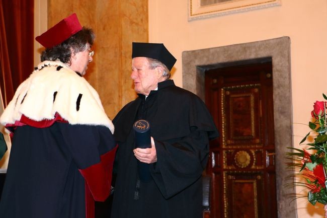 Doktorat honoris causa dla sir Neville'a Marrinera