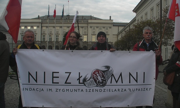 Znaleźć i pochować bohaterów