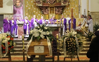 W kościele św. Józefa na Złotych Łanach bp Tadeusz Rakoczy przewodniczył Mszy św. w intencji śp. ks. prałata Józefa Szczypty