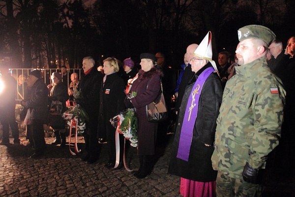 Apel Poległych przy grobie Inki