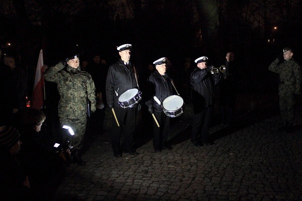 Apel Poległych przy grobie Inki