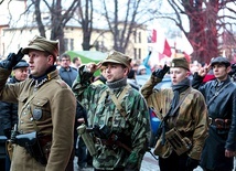  W uroczystościach obok kombatantów wzięło udział wielu młodych ludzi 