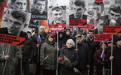 Demonstracja w Moskwie 1 marca 2015 zamieniła się w żałobny marsz  