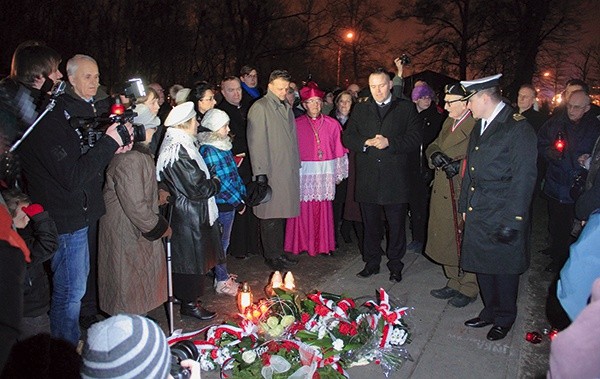 Na zdjęciu: Modlitwie towarzyszyło głębokie skupienie wiernych 