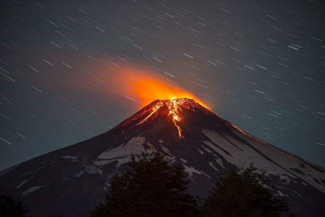 Tysiące ewakuowanych po erupcji wulkanu