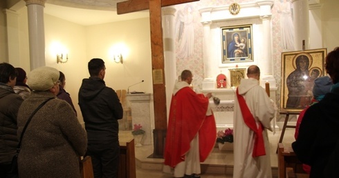 Nocna adoracja u dominikanów rozpoczęła się od Eucharystii