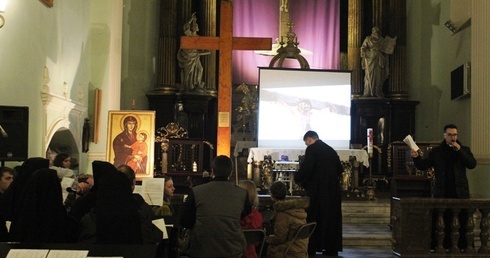 Krzyż ŚDM i ikona Matki Bożej w Cieszynie