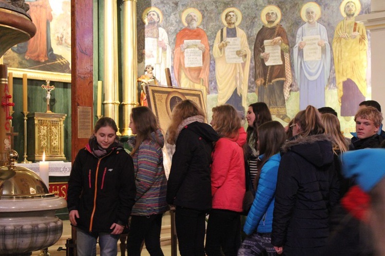 Krzyż ŚDM ikona Matki Bożej w Ustroniu