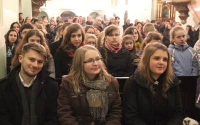 Cieszyńska młodzież czuwała przy znakach ŚDM w kościele św. Marii Magdaleny