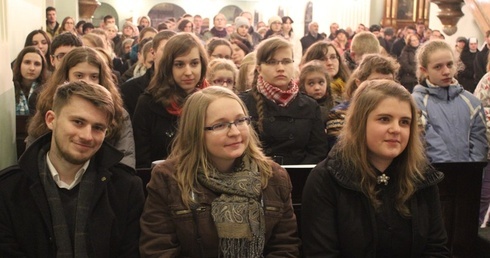 Cieszyńska młodzież czuwała przy znakach ŚDM w kościele św. Marii Magdaleny