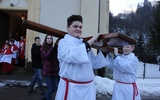 Choć w Wiśle znaki ŚDM gościły zaledwie przez godzinę po południu, wśród tych, którzy chcieli je powitać nie zabrakło młodych