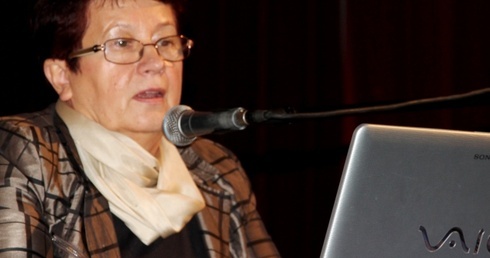 Uczestnicy spotkania wysłuchają wykładów Teresy Król i prof. Bogdana Chazana