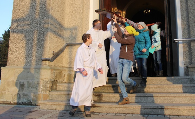 Krzyż ŚDM i ikona Matki Bożej w Rajczy