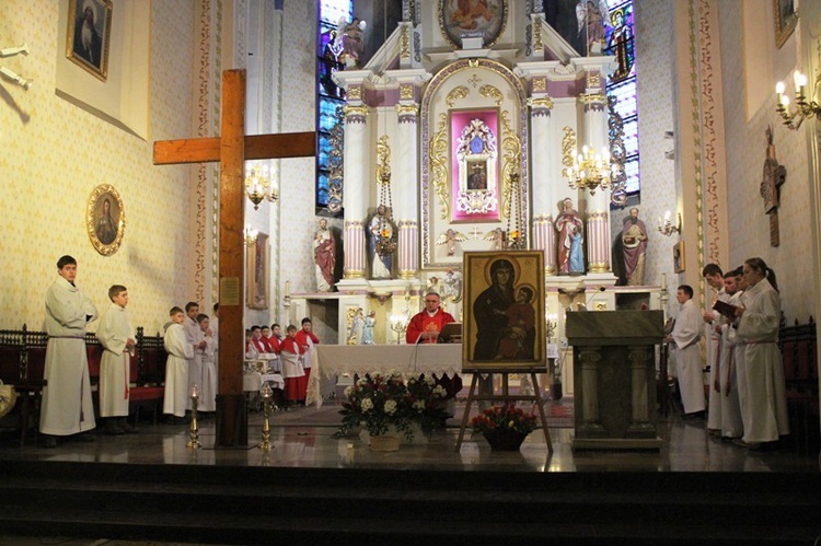 Krzyż ŚDM i ikona Matki Bożej w Rajczy