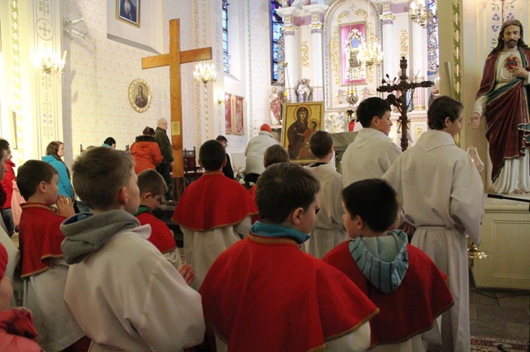 Krzyż ŚDM i ikona Matki Bożej w Rajczy