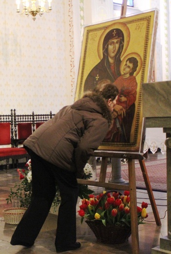 Krzyż ŚDM i ikona Matki Bożej w Rajczy